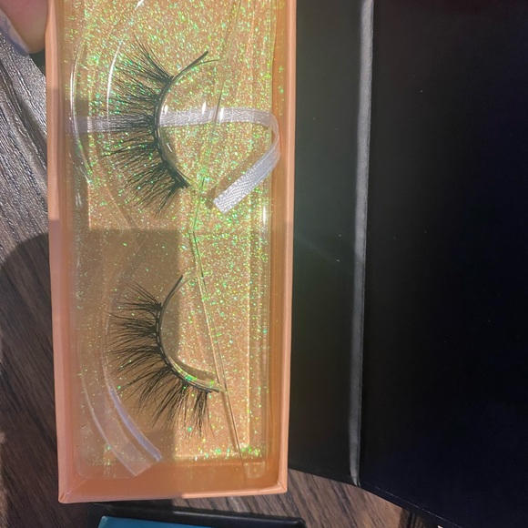 Moxie Magnetic Lashes - Picture 3 of 5